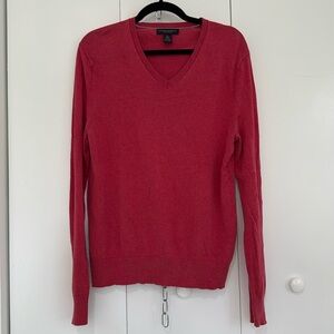 BANANA REPUBLIC v neck sweater in red
Silk, cotton, cashmere